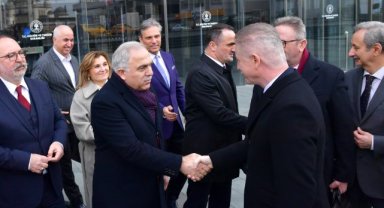 Fatih Belediye Başkanı M. Ergün Turan, İstanbul Valisi Sn. Davut Gül ile birlikte AKM’de düzenlenen Turizm Yatırımları Değerlendirme Toplantısı’na katılarak toplantının hayırlara vesile olmasını temenni etti.