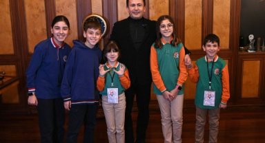 Osmangazi İlkokulu ve Ortaokulu Öğrencileri Başkan Yazıcı’yı Makamında Ziyaret Etti
