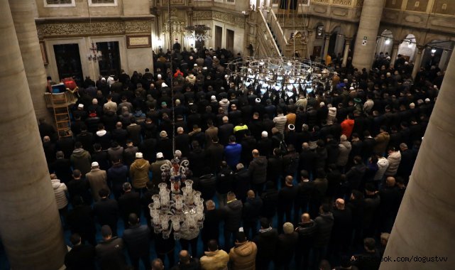 Regaip Kandili’nde Eyüpsultan Camii doldu taştı