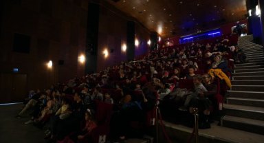 Çocuklar FKSM'deki “Pamuk Dede ve Torunları” Oyunuyla Eğlenceli Vakit Geçiriyor