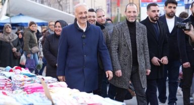 CUMHUR İTTİFAKI KARTAL BELEDİYE BAŞKAN ADAYI MİMAR HÜSEYİN KARAKAYA’YA ÇARŞAMBA PAZARI’NDA SICAK İLGİ