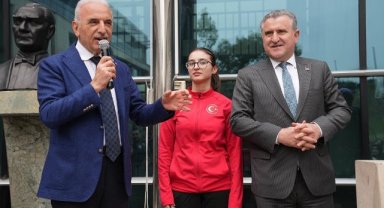 BAKAN OSMAN AŞKIN BAK’TAN GENÇLERE MÜJDE: “ÜMRANİYE’MİZİN DÖRT BİR YANINI SPORLA DONATACAĞIZ”