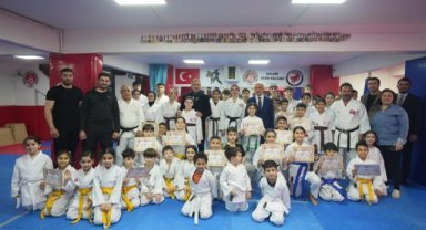 BAŞKAN YILDIRIM KARATECİ GENÇLERE DİPLOMALARINI VERDİ