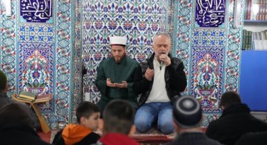 Çekmeköy Seçimlerinde Ahmet Poyraz'ın Teravih Namazında Siyaset Yapması Tepki Topladı