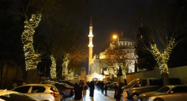 Fatih Camii Girişinde Aydınlatma Çalışmaları Gerçekleştirildi