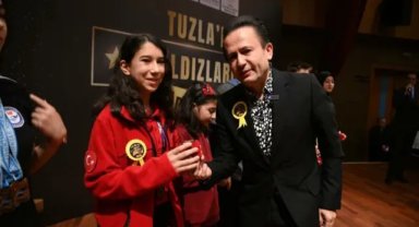 Tuzla’nın Yıldızlarına Ödül Yağmuru’nda 104 öğrenci ödüllendirildi