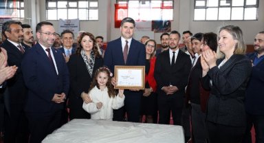 ATAŞEHİR’İN YENİ BELEDİYE BAŞKANI ONURSAL ADIGÜZEL MAZBATASINI ALDI