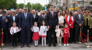 Başkan Gökhan Yüksel Atatürk Anıtı’na Çelenk Sundu