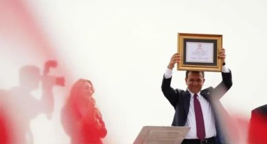 MAZBATASINI ALDI, HALKLA BULUŞTU