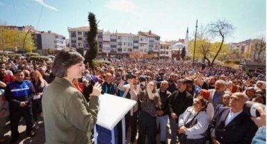 SİNEM DEDETAŞ PERSONELLERİYLE BAYRAMLAŞTI