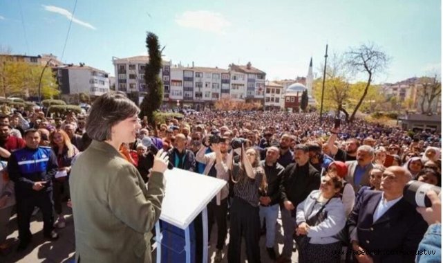 SİNEM DEDETAŞ PERSONELLERİYLE BAYRAMLAŞTI