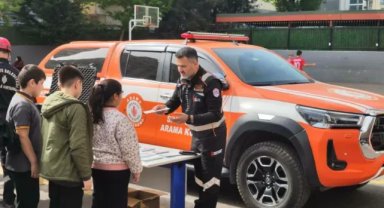 ÜMRANİYE BELEDİYESİ EKİPLERİNDEN ÖĞRENCİLERE ‘GÜVENLİ ALAN’ DERSİ