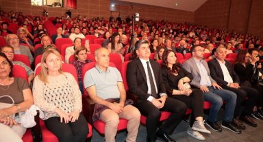 ATAŞEHİR’DE “CUMHURİYET DENİZİNDE 105 YIL” SÖYLEŞİSİ; TARİH, SPOR VE SANAT DOLU GEÇTİ