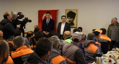 BAŞKAN ÇERKEZ, BELEDİYE PERSONELİNİN 1 MAYIS BAYRAMI’NI KUTLADI