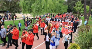 GENÇLİK YÜRÜYÜŞÜNE COŞKU HAKİMDİ