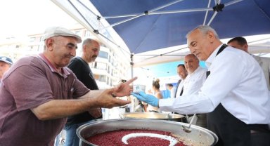 BAŞKAN KEMAL ÇEBİ’DEN VATANDAŞLARA AŞURE İKRAMI