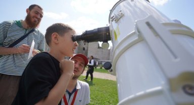 Öğrencilerimiz Bilim Fatih'in Yedikule Hisarı'ndaki Güneş Gözlemi Etkinliğinde Hem Eğleniyor Hem de Öğreniyor
