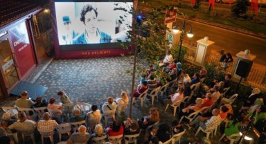 Beyoğlu’nun Emeklileri Açık Hava Film Gösterimi İle Nostaji Yaptı