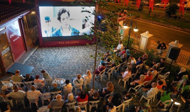 Beyoğlu’nun Emeklileri Açık Hava Film Gösterimi İle Nostaji Yaptı