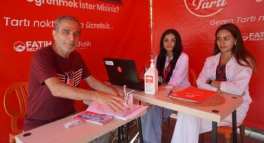 FitFatih'in Gezen Tartı Projesi, Karagümrük Kütüphanesi'nin Bahçesinde Sağlıklı Yaşamı Teşvik Ediyor