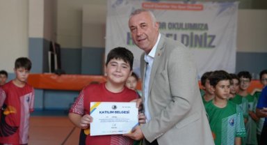 Yaz Spor Okulu’nun 3. Dönem Öğrencileri Sertifikalarını Aldı