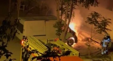 Yunus Mahallesi Çarşı Caddesi'nde Park Halindeki Araçta Yangın çıktı