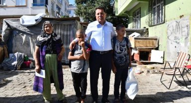 Başkan Özer Kağıt Toplayarak Geçimini Sağlayan Kardeşlere Yardım Eli Uzattı