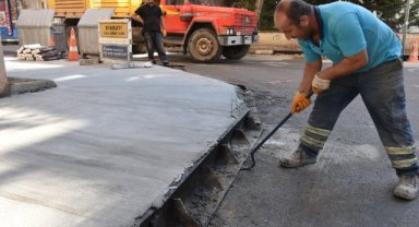Dayanıklı beton kaldırım yapılıyor