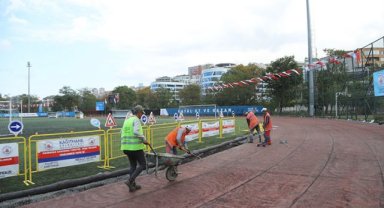 HASBAHÇE SPOR SAHASI’NDA TARTAN PİST VE YÜRÜYÜŞ YOLU ÇALIŞMALARI BAŞLADI
