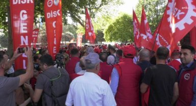 İşçiler Saraçhane'den Seslendi: 'Her Ay 10 Çeyrek Altınım Kim Tarafından Çalınıyor? Saman mı Yiyecek Bu İnsanlar?