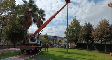 KÂĞITHANE BELEDİYESİ'NDEN PARKLARA ÇEVRECİ VE GÜVENLİ DOKUNUŞ