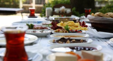 Kurt Kemeri Sosyal Tesisleri’nde kahvaltı keyfi