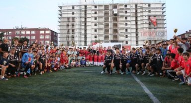 U14-U16 FUTBOL TURNUVASI’NIN KAZANANLARINA KUPALARI TAKDİM EDİLDİ