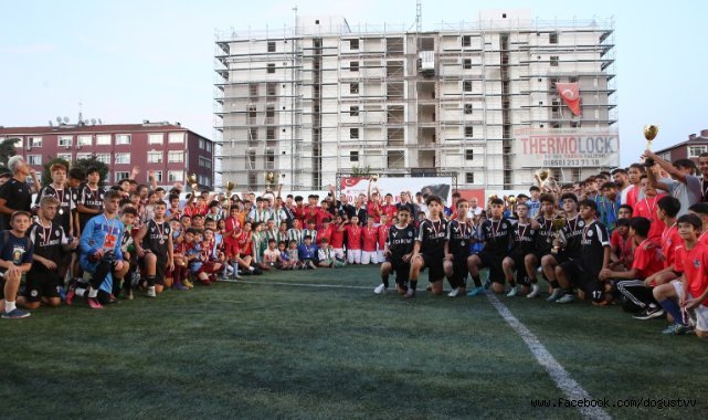 U14-U16 FUTBOL TURNUVASI’NIN KAZANANLARINA KUPALARI TAKDİM EDİLDİ