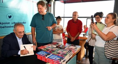 GAZETECİ VE YAZAR SAYGI ÖZTÜRK BEŞİKTAŞ BELTAŞ KİTAP KAFE'DE OKURLARIYLA BİR ARAYA GELDİ