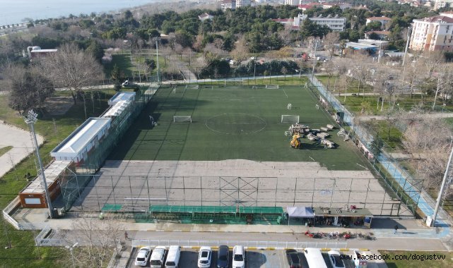 100. Yıl Parkı Futbol Sahası Yenileniyor