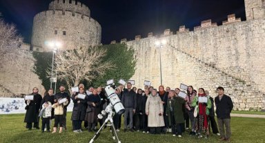 Bilim Fatih'ten Efsaneleriyle Ünlü Yedikule Hisarı'nda Gökyüzü Buluşması: Mars ve Jüpiter Gözlemlendi