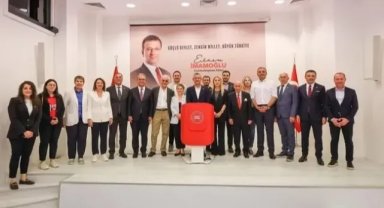 Atatürk posterini indirip İmamoğlu görseli asmışlardı! Fatura CHP İlçe Başkanına kesildi