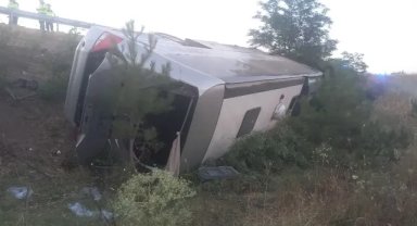 Balıkesir'de yolcu otobüsü şarampole devrildi; 27 yaralı
