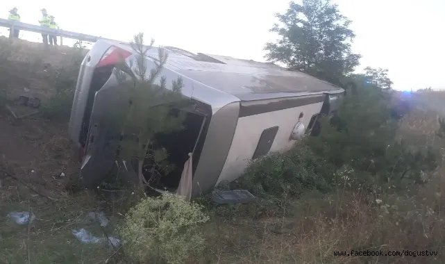 Balıkesir'de yolcu otobüsü şarampole devrildi; 27 yaralı