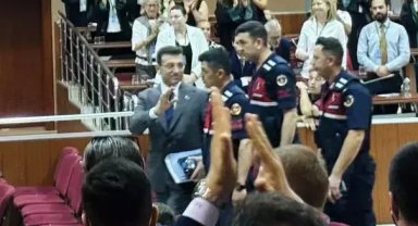 Ekrem İmamoğlu, Akın Gürlek davasında hem ceza hem beraat aldı