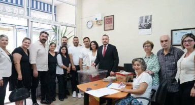 CHP KARTAL İLÇE BAŞKANI MERT POLAT, DELEGE SEÇİMLERINDE SOĞALLIK MAHALLESİNDE OYUNU KULLANDI