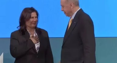 Özlem Çerçioğlu AK Parti'ye katıldı! Çerçioğlu'nun rozetini Cumhurbaşkanı Erdoğan taktı