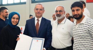 SANCAKTEPE'DE ÇİFTE SEVİNÇ: TAPULAR TESLİM EDİLDİ, YENİ ARAÇLAR HİZMETE GİRDİ