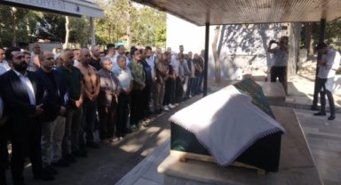 AK Parti Kartal İlçe Kadın Kolları Başkanı Azize Salihvatandaş’ın Acı Gününde dostları yalnız bırakmadı.