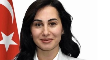 CHP BEYKOZ İLÇE BAŞKANI MAHİR TAŞTAN, EKREM İMAMOĞLU'NUN BAŞKANVEKİLİ YAPTIRDIĞI ÖZLEM VURAL GÜRZEL'E AÇTI AĞZINI YUMDU GÖZÜNÜ!