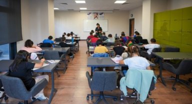 Maltepe Belediyesi'nin kurslarıyla LGS ve YKS'ye hazırlanıyorlar