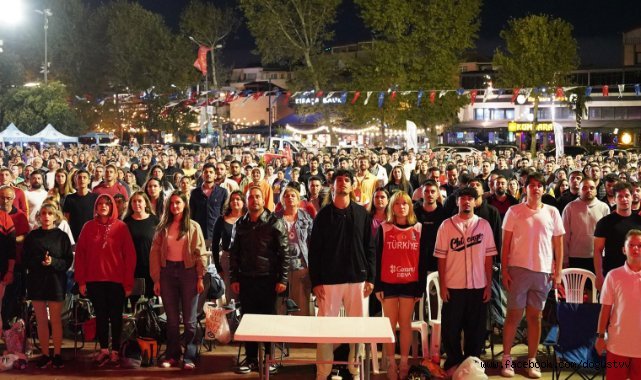 Tuzla’da EuroBasket final heyecanı dev ekranlarda yaşandı