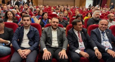 CHP Pendik'te Gergin Başkanlık Yarışı Başladı: Güneri ve Yeter Delegelerin Karşısında