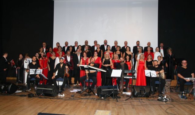 Hakan Ünlüler Korosu, Atatürk'ün İzinde Sahne Aldı